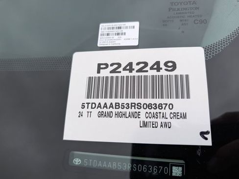 Used 2024 Toyota Grand Highlander AWD image 38