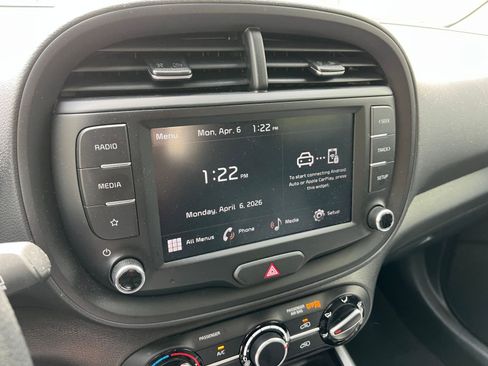 Used 2025 Kia Soul LX w/ LX Technology Package image 17