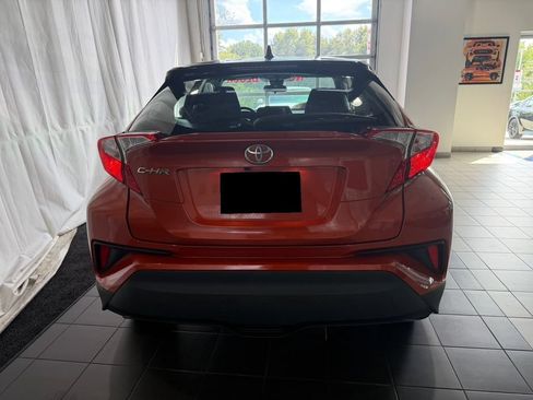 Used 2020 Toyota C-HR XLE FWD image 5