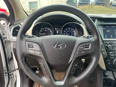 Used 2017 Hyundai Santa Fe Sport image 11