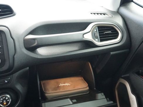 Used 2017 Jeep Renegade Latitude w/ Cold Weather Group image 26