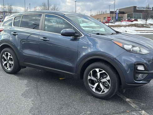 Used 2022 Kia Sportage LX image 2