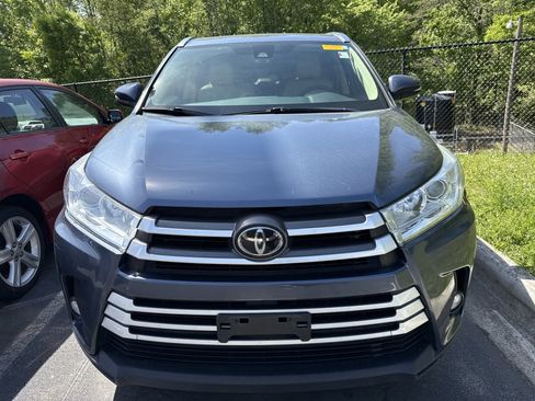 Used 2018 Toyota Highlander XLE image 3