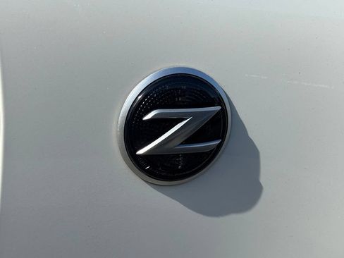 Used 2019 Nissan 370Z NISMO RWD image 7