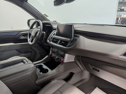 Used 2024 GMC Yukon SLT w/ SLT Luxury Package image 23