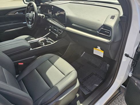 New 2026 Chevrolet Traverse LT w/ Midnight/Sport Edition AWD/4WD image 17