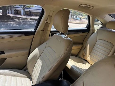 Used 2016 Ford Fusion SE image 29