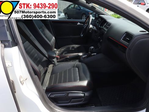 Used 2016 Volkswagen Jetta GLI SE FWD image 19