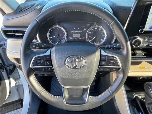 Used 2024 Toyota Highlander XLE image 16