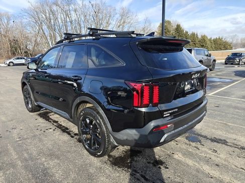 Used 2023 Kia Sorento S w/ Panoramic Sunroof Package image 6