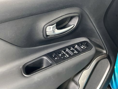 Used 2022 Jeep Renegade Latitude image 18