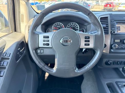 Used 2014 Nissan Frontier SL w/ SL Moonroof Package image 19