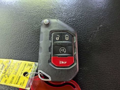Used 2018 Jeep Wrangler Unlimited Sahara AWD/4WD image 33