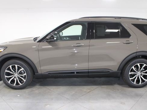 New 2026 Ford Explorer ST-Line RWD image 5
