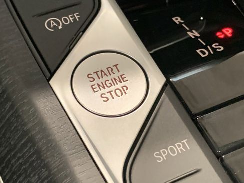 Used 2025 BMW 330i Sedan w/ M Sport Package image 18