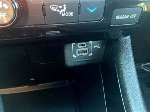 Used 2023 Jeep Compass Limited image 35