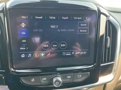 Used 2022 Chevrolet Traverse LT w/ LPO, 'HIT The Road' Package AWD/4WD image 5