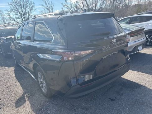 Certified 2024 Toyota Sienna XLE image 9