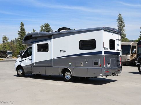 Used 2021 Mercedes-Benz Sprinter 3500 image 2
