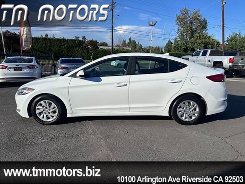 Used 2017 Hyundai Elantra SE FWD image 3