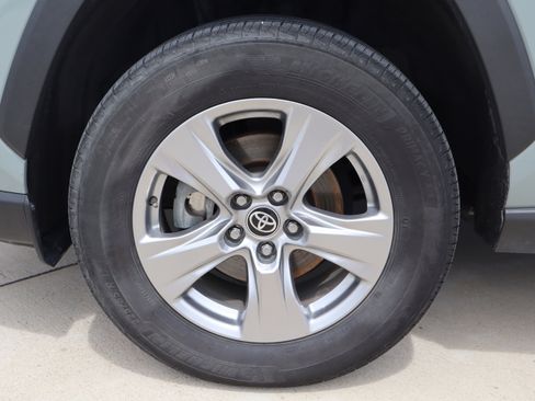 Used 2022 Toyota RAV4 XLE AWD/4WD image 25