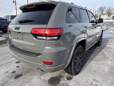 Used 2020 Jeep Grand Cherokee Altitude image 3