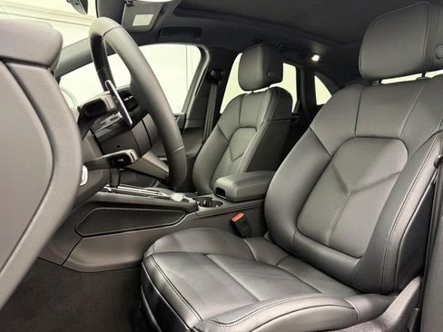 Used 2026 Porsche Macan image 5