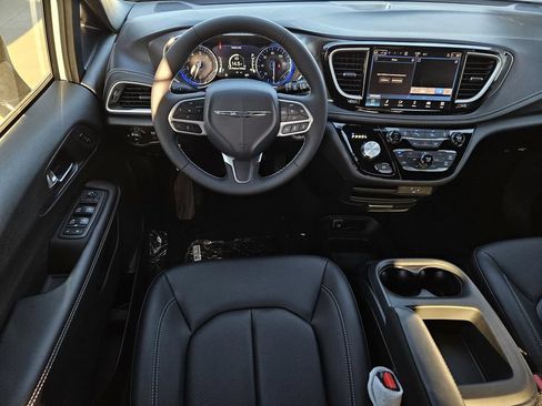 New 2026 Chrysler Pacifica Select FWD image 15