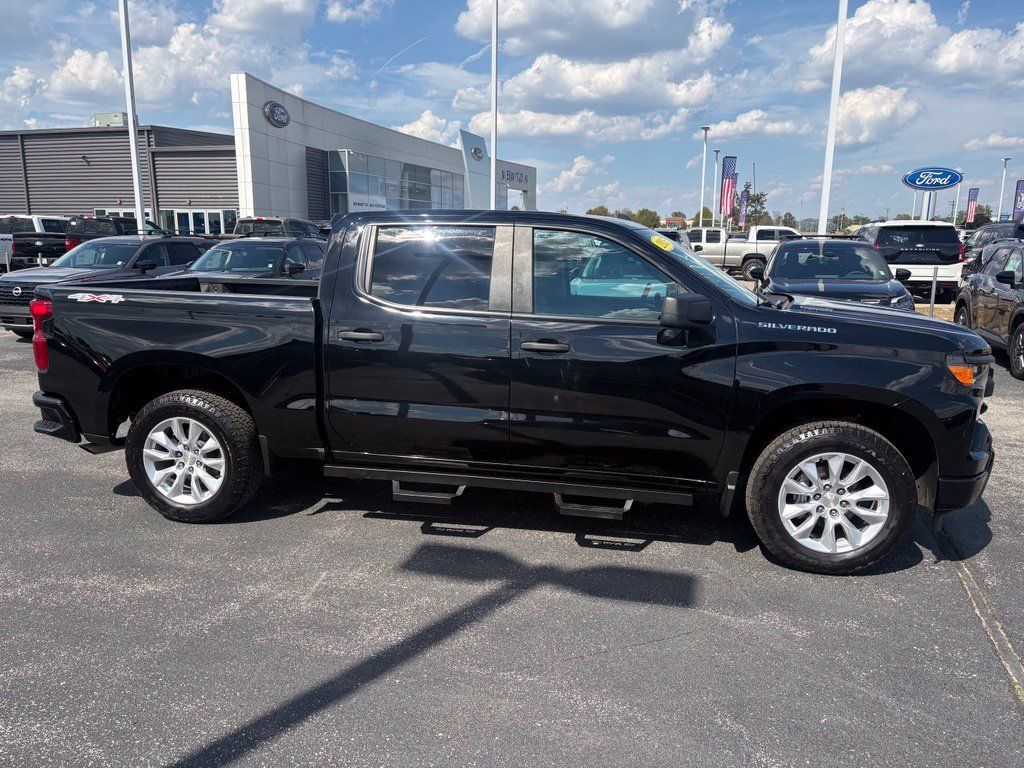 Used 2025 Chevrolet Silverado 1500 Custom AWD/4WD image 4