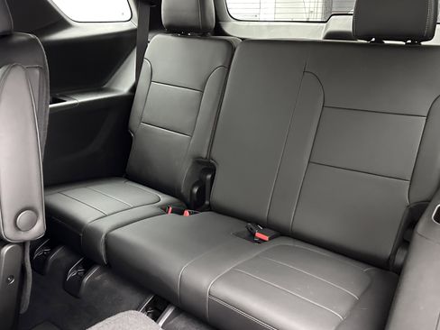 Used 2023 Chevrolet Traverse LT FWD image 24