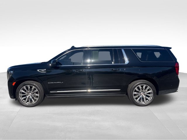 Used 2023 GMC Yukon XL Denali w/ Advanced Technology Package AWD/4WD image 2