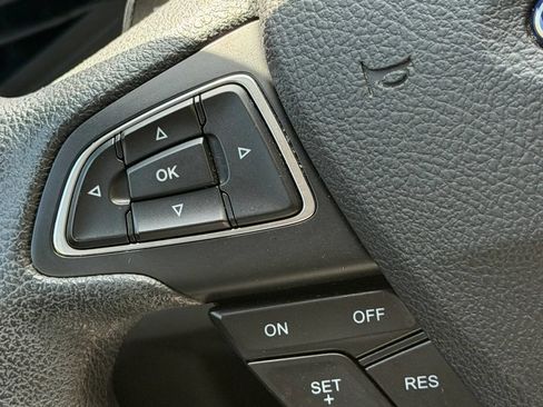 Used 2017 Ford Escape SE w/ Equipment Group 201A AWD/4WD image 18