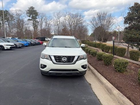 Used 2017 Nissan Pathfinder SV image 8
