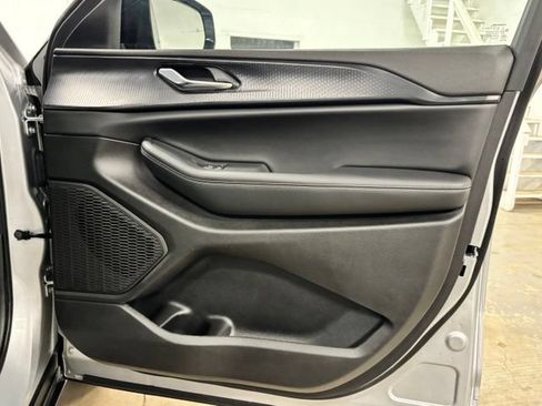 Used 2025 Jeep Grand Cherokee L Altitude RWD image 23