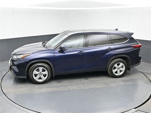 Used 2020 Toyota Highlander L image 39