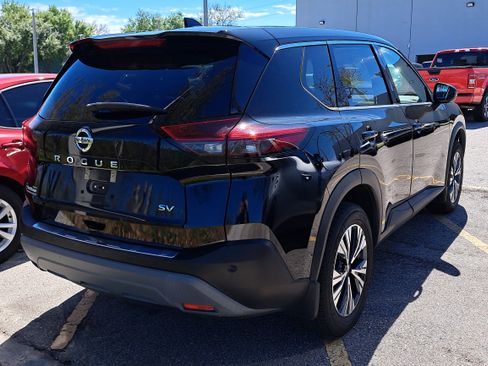 Certified 2021 Nissan Rogue SV image 3