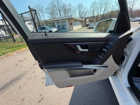 Used 2014 Mercedes-Benz GLK 350 4MATIC image 11