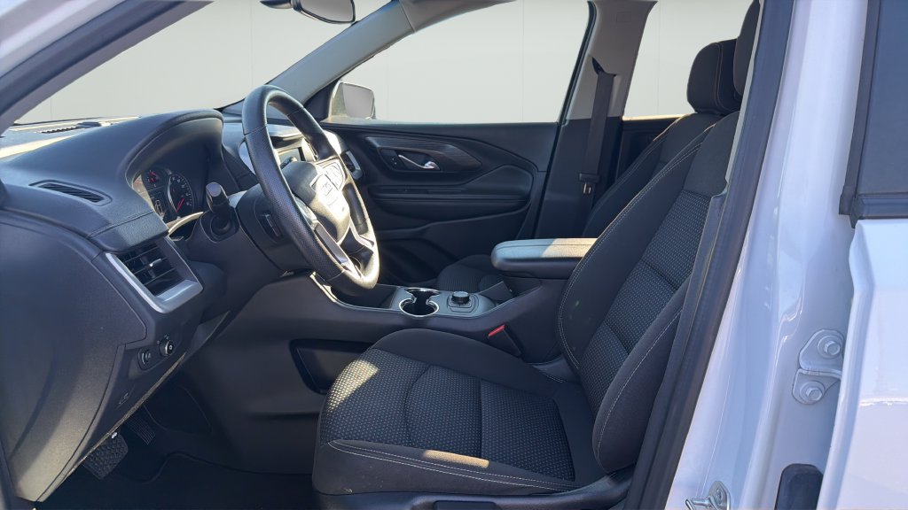 Used 2024 GMC Terrain SLE FWD image 9