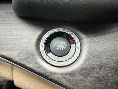 Used 2023 Jeep Grand Cherokee 4WD 4xe image 15