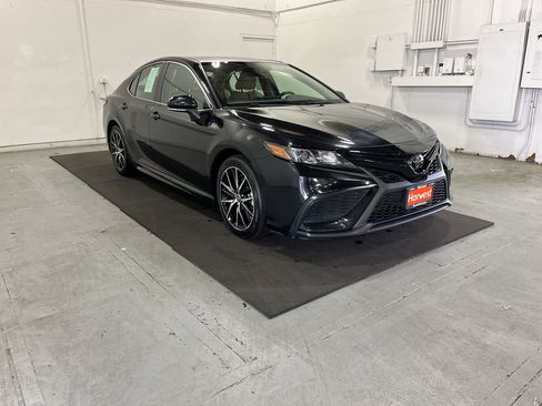 Used 2023 Toyota Camry SE AWD/4WD image 1