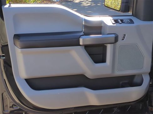 Used 2018 Ford F150 XLT w/ XTR Package image 11