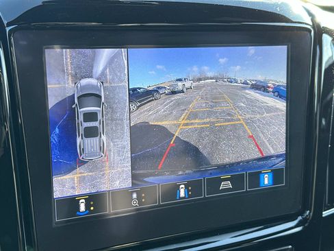 Certified 2023 Chevrolet Traverse LT w/ Rear Camera Mirror Package image 28