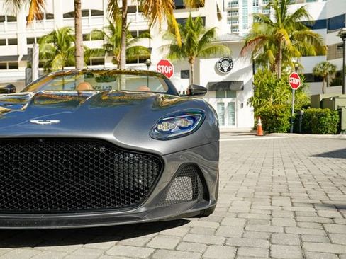 Used 2023 Aston Martin DBS Volante image 8