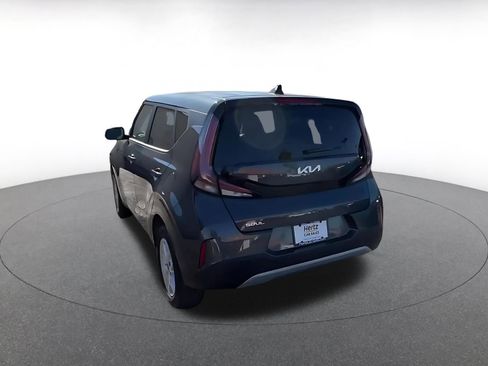 Used 2025 Kia Soul LX w/ LX Technology Package FWD image 11
