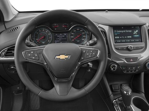 Used 2017 Chevrolet Cruze LT FWD image 10