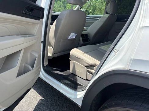 Used 2023 Volkswagen Atlas SE w/ Panoramic Sunroof Package AWD/4WD image 6