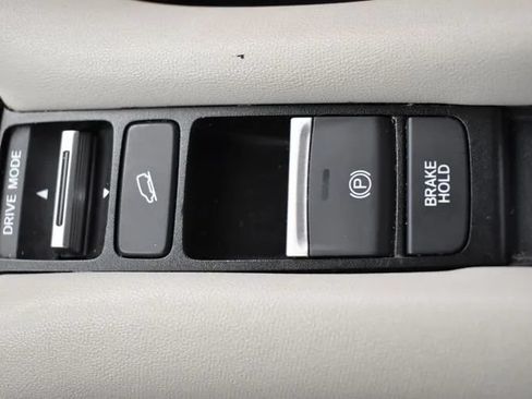 Used 2024 Honda HR-V LX image 32
