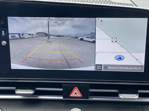 Used 2025 Hyundai Elantra SEL FWD image 17