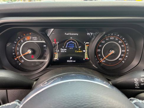 Used 2025 Jeep Wrangler Unlimited Sahara AWD/4WD image 37
