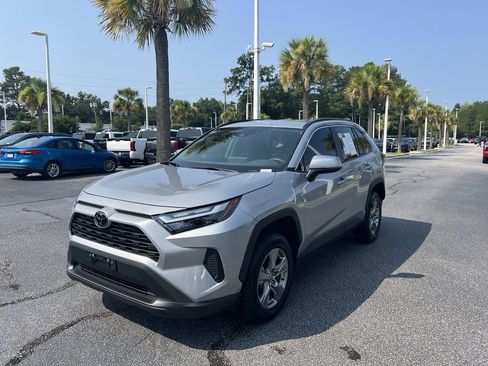 Used 2025 Toyota RAV4 XLE FWD image 5